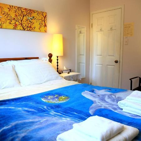 Jenny Guest House Йеллоунайф Экстерьер фото