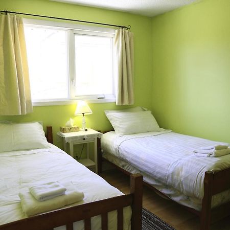 Jenny Guest House Йеллоунайф Экстерьер фото