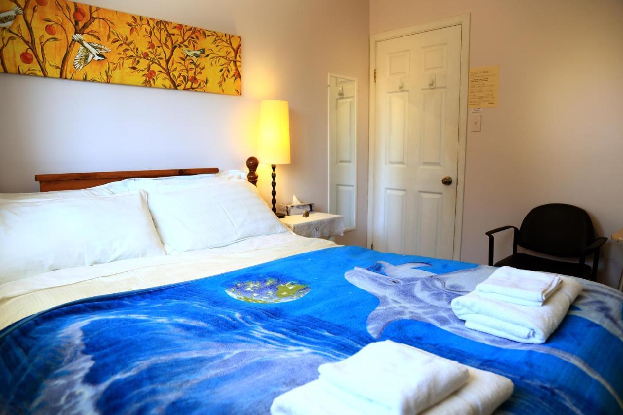 Jenny Guest House Йеллоунайф Экстерьер фото