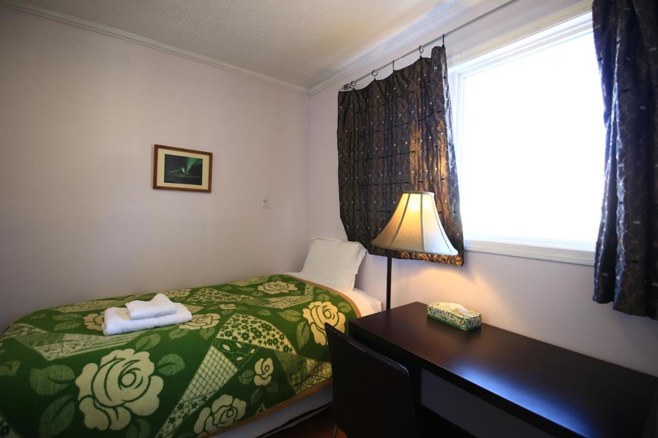 Jenny Guest House Йеллоунайф Экстерьер фото